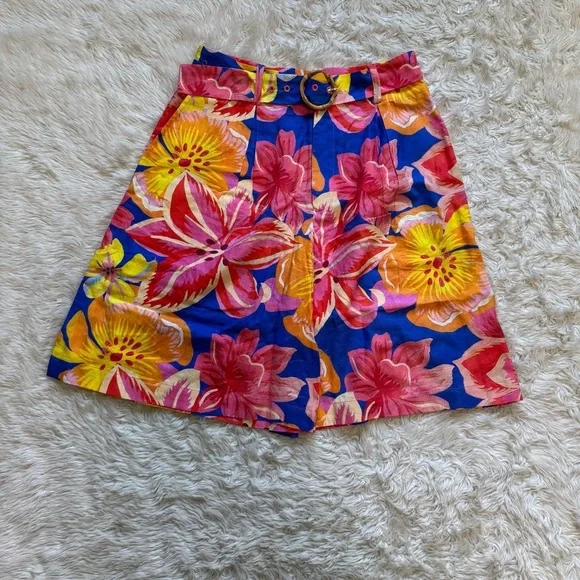 NWT Farm Rio Linen Blend Belted Floral Bermuda Shorts - Size Medium - Picture 3 of 7